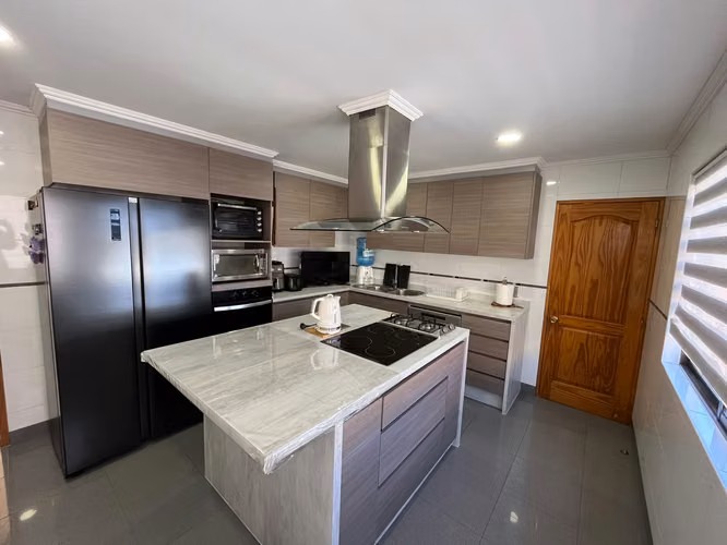 Amplia Casa de 240 Mts2- Terreno 450 mts2 - SECTOR SUR - Imagen 6
