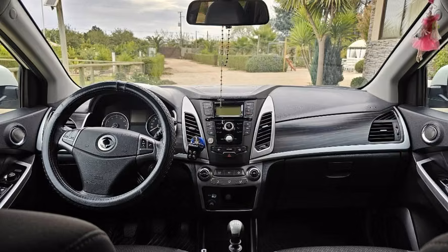 Se vende auto Ssangyong korando año 2016 - Imagen 4