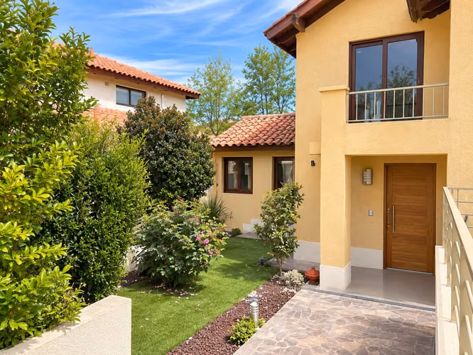 CASA EN  ARRIENDO EN AYRES DE CHICUREO  ACCESO A LAGUNA