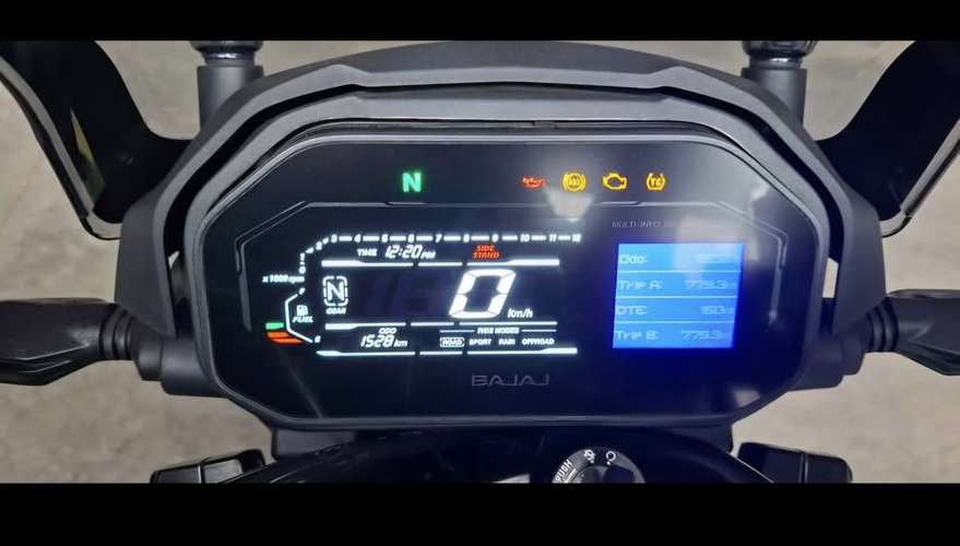 Moto Bajaj Dominar 400 ADV