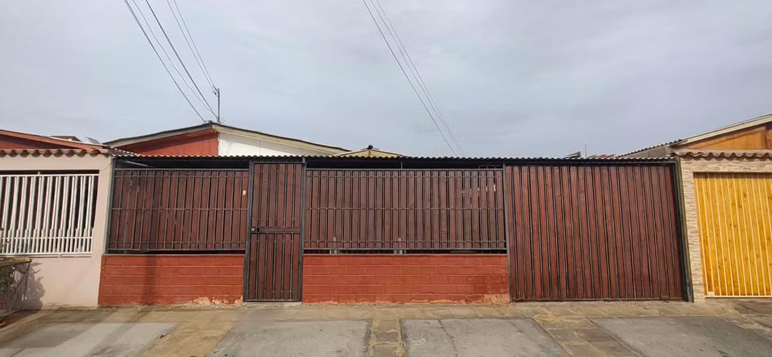 Venta Casa Amplia 4D 2B - Sector Chapiquiña Arica
