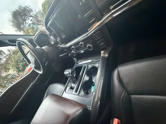 FORD F-150 LARIAT - Imagen 5