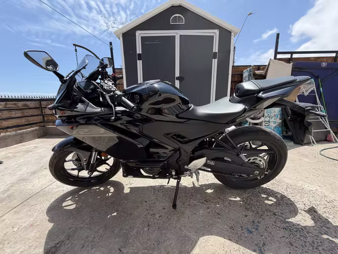 Yamaha R3 año 2027 (accesorios incluidos) - Imagen 2