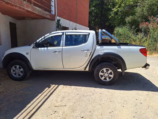 Vendo camioneta Mitsubishi L200 Katana 2013, Motor 2500