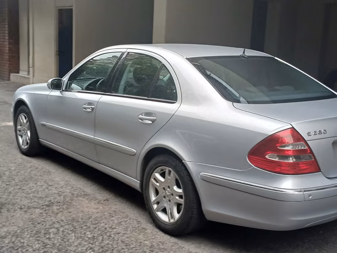 ¡¡OJO!! $12,800.000 MERCEDES BENZ 2006 E-280-NUEVO-113.000 KM-PLATA. - Imagen 2