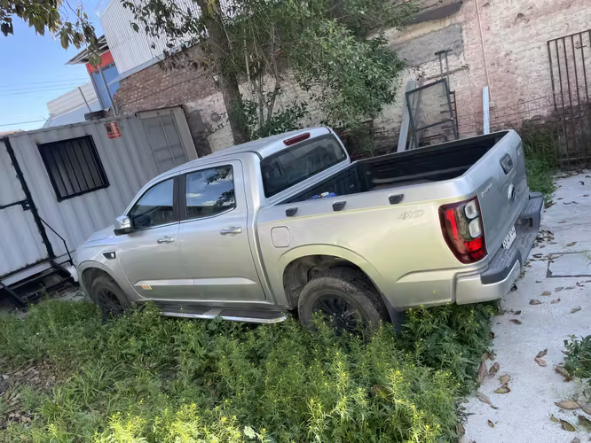 VENDO MI CAMIONETA POR PROBLEMAS DE HUMO AZUL