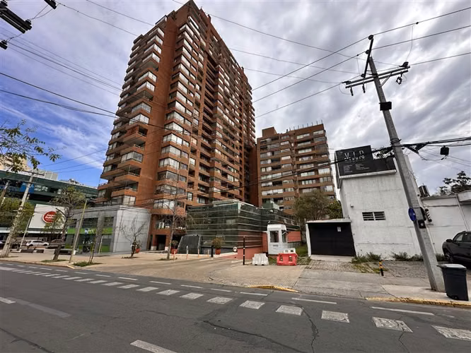 Depto. en venta de 3 dorm. 2 en suite 3 baños en Las Condes