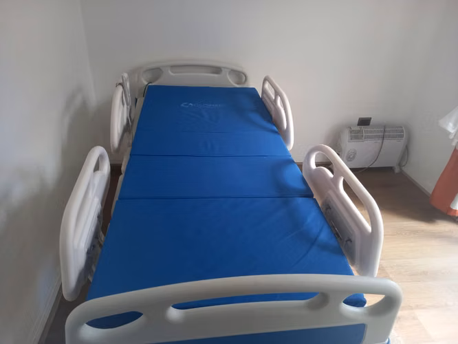 cama clínica eléctrica 5 posiciones premium - Imagen 5