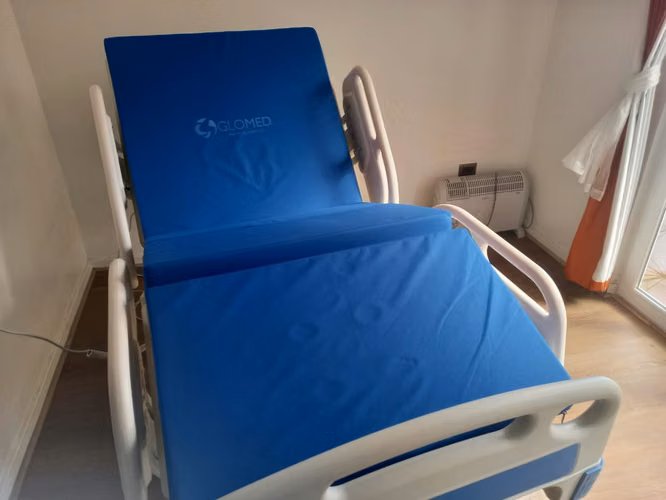 cama clínica eléctrica 5 posiciones premium - Imagen 2