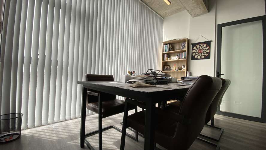 MODERNA OFICINA REMODELADA CON EST Y BOD SUB