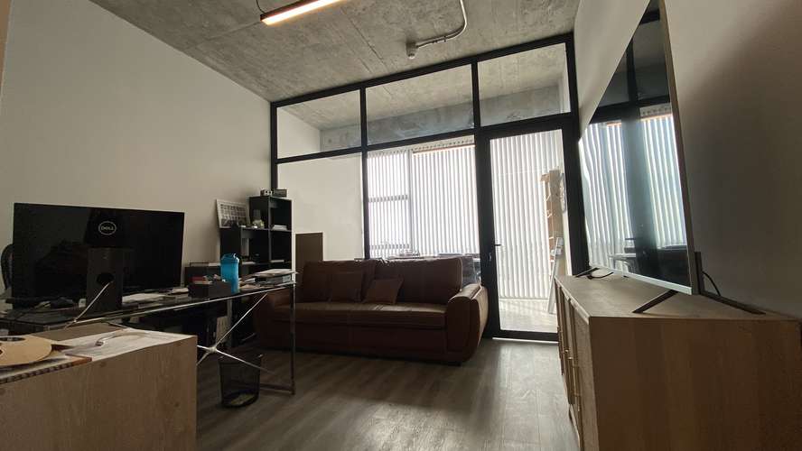MODERNA OFICINA REMODELADA CON EST Y BOD SUB
