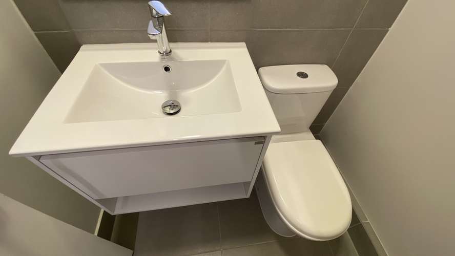 MODERNA OFICINA REMODELADA CON EST Y BOD SUB