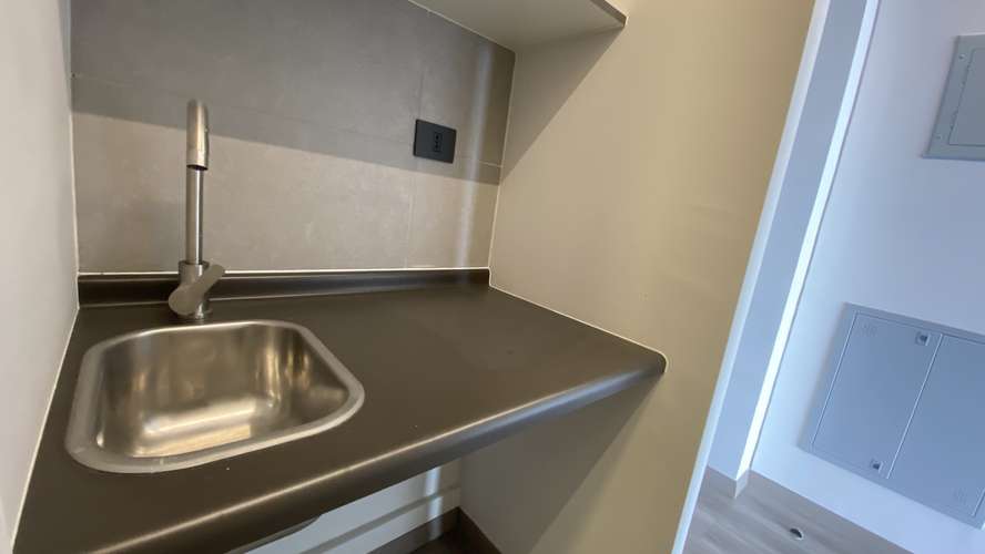 MODERNA OFICINA REMODELADA CON EST Y BOD SUB