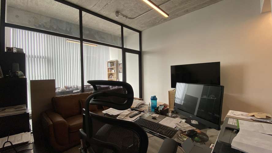 MODERNA OFICINA REMODELADA CON EST Y BOD SUB