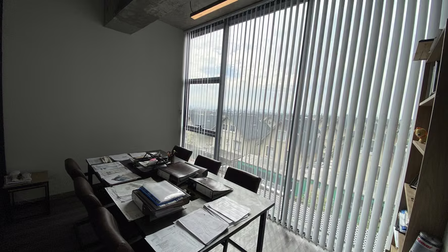 MODERNA OFICINA REMODELADA CON EST Y BOD SUB