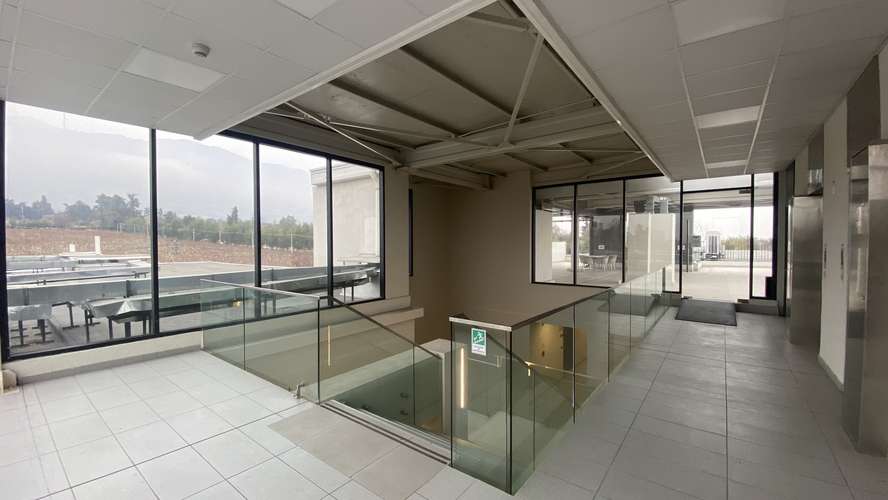 MODERNA OFICINA REMODELADA CON EST Y BOD SUB