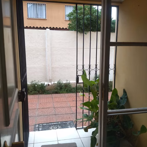 Casa familiar de 3 pisos con mansarda en La Florida - Imagen 11