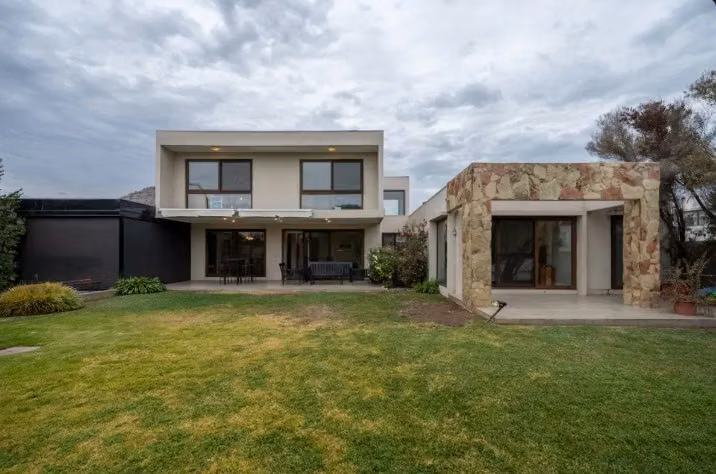 EXCLUSIVA CASA PORTAL DE CHAMISERO, CHICUREO COLINA - Imagen 2
