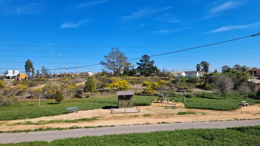 3D, 3B, amplio patio y sin gastos comunes en Algarrobo - Imagen 3