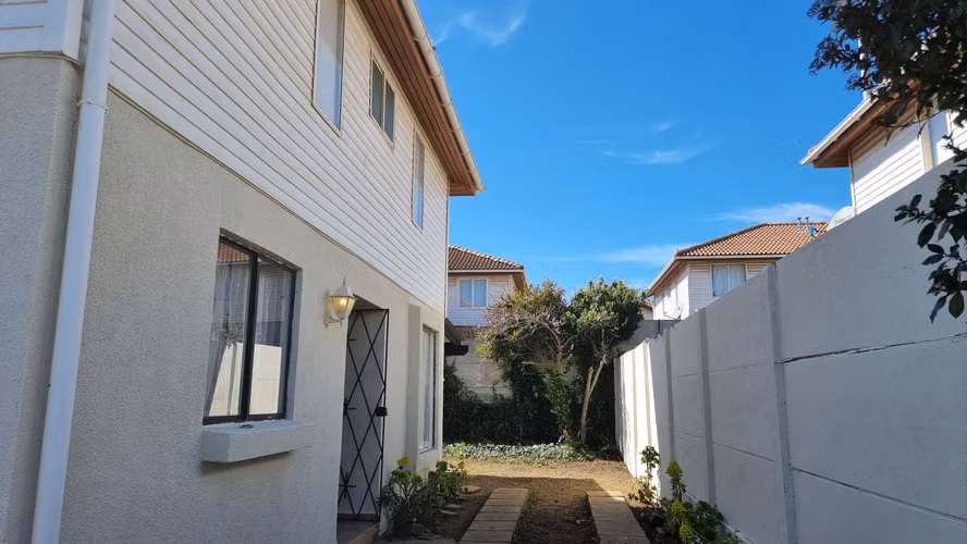 3D, 3B, amplio patio y sin gastos comunes en Algarrobo - Imagen 7