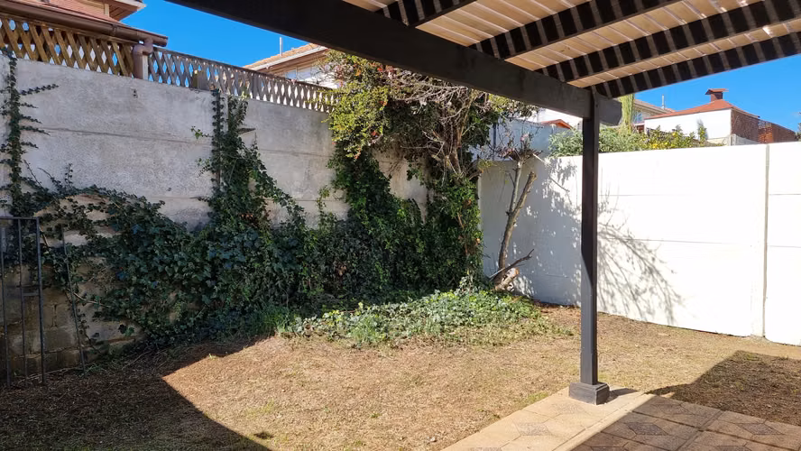 3D, 3B, amplio patio y sin gastos comunes en Algarrobo - Imagen 10