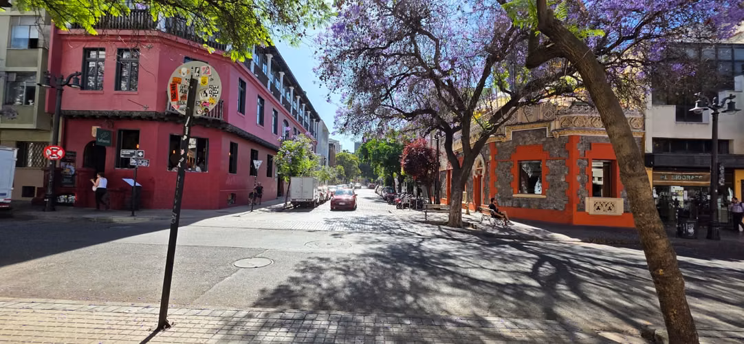 Amplia oficina a precio rebajado barrio Latarrias 3 privados y 2 bañoss