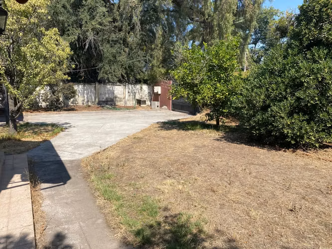 CASA 1070 mt2 de Terreno Las Condes