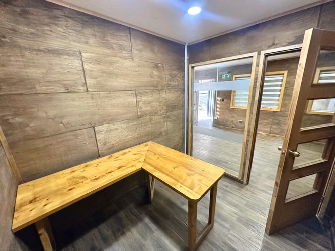 OFICINAS Y BODEGA CON AMPLIO ESTACIONAMIENTO EN VALDIVIA