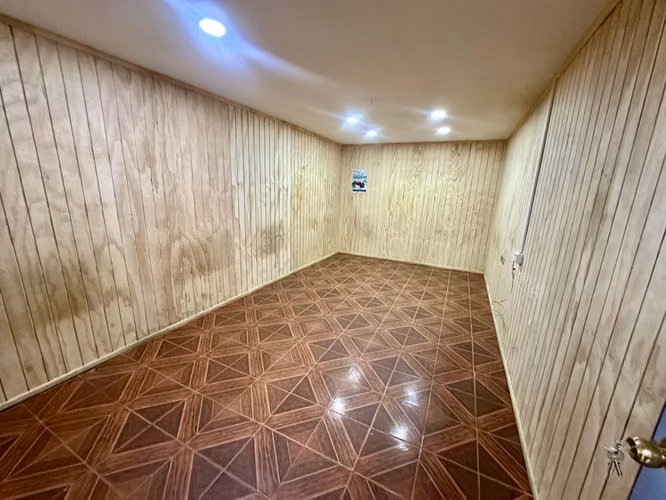 OFICINAS Y BODEGA CON AMPLIO ESTACIONAMIENTO EN VALDIVIA