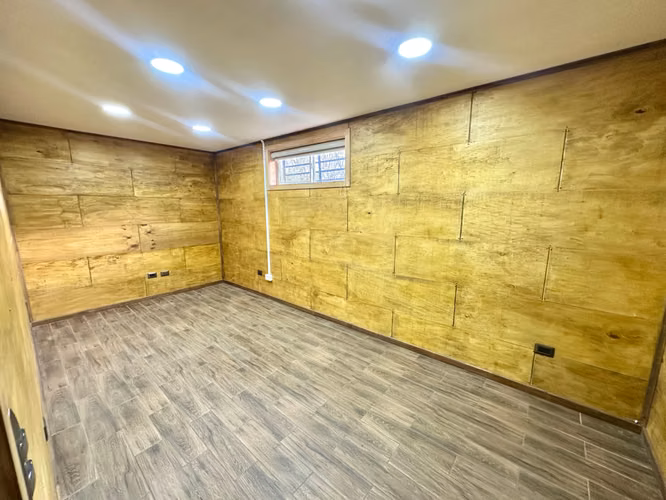 OFICINAS Y BODEGA CON AMPLIO ESTACIONAMIENTO EN VALDIVIA
