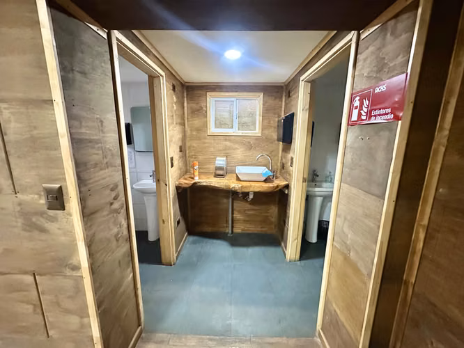 OFICINAS Y BODEGA CON AMPLIO ESTACIONAMIENTO EN VALDIVIA