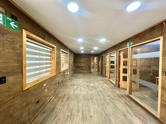 OFICINAS Y BODEGA CON AMPLIO ESTACIONAMIENTO EN VALDIVIA