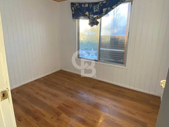 Terreno plano con casa y excelente conectividad