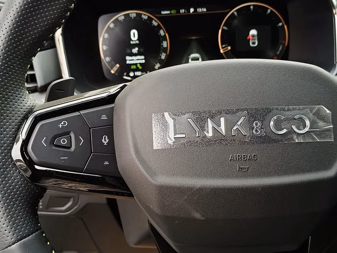 LYNK&CO 06 2027 - Imagen 18