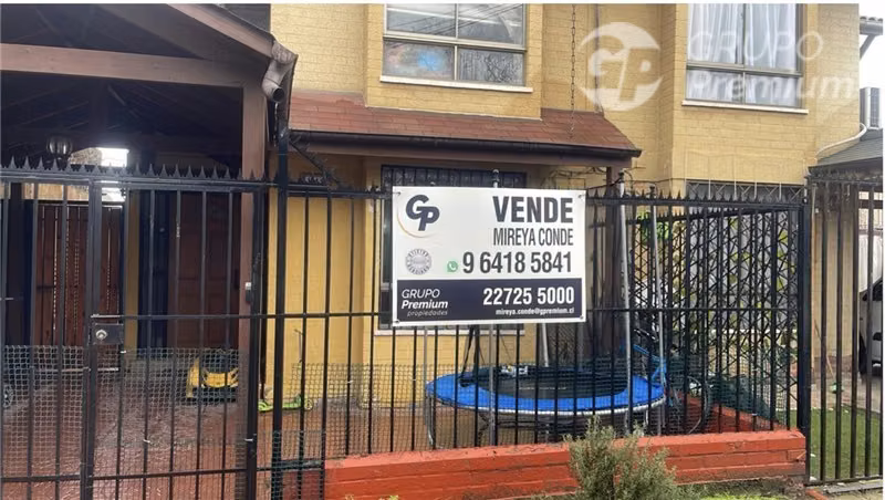 Casa en venta de 3D+2B+1Est,+1BOD en Quilicura