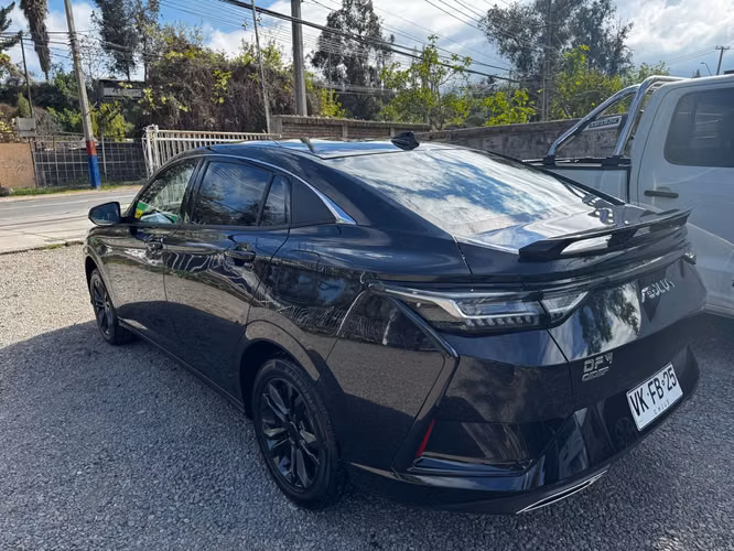 Auto Dongfeng Aeolus Y3 Año 2026