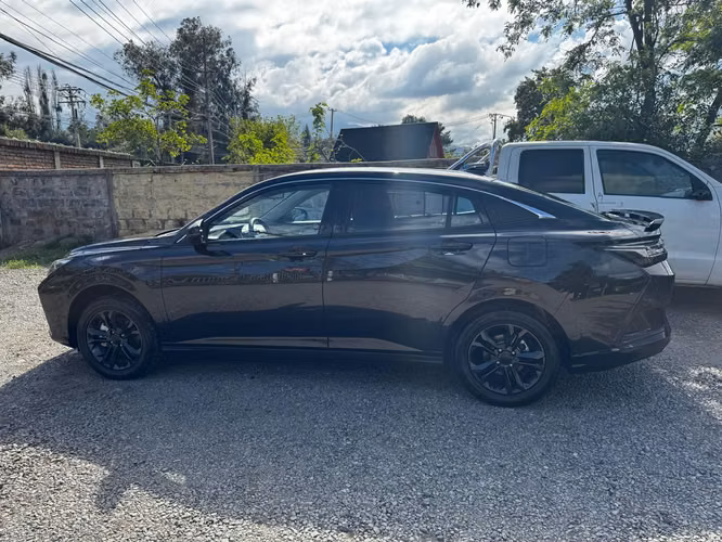 Auto Dongfeng Aeolus Y3 Año 2026