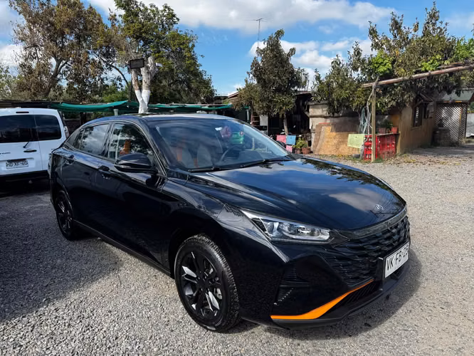 Auto Dongfeng Aeolus Y3 Año 2026