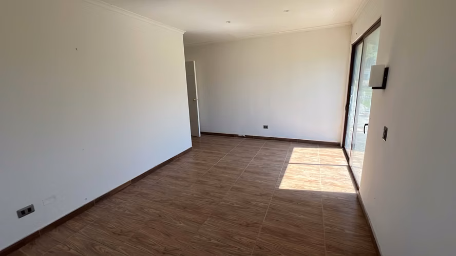 CASA DE 5 DORMITORIOS, PISCINA Y 5.000 M² – PADRE HURTADO - Imagen 9