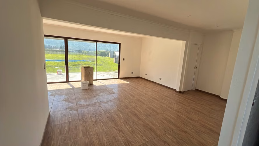 CASA DE 5 DORMITORIOS, PISCINA Y 5.000 M² – PADRE HURTADO - Imagen 4