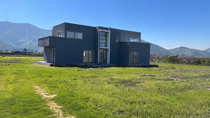 CASA DE 5 DORMITORIOS, PISCINA Y 5.000 M² – PADRE HURTADO