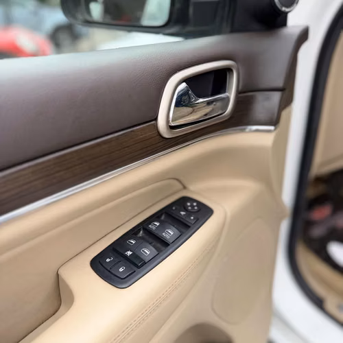 JEEP GRAND CHEROKEE OVERLAND 5.7 V8 - Imagen 9