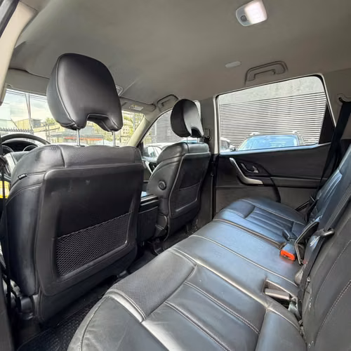MAHINDRA XUV500 - Imagen 15