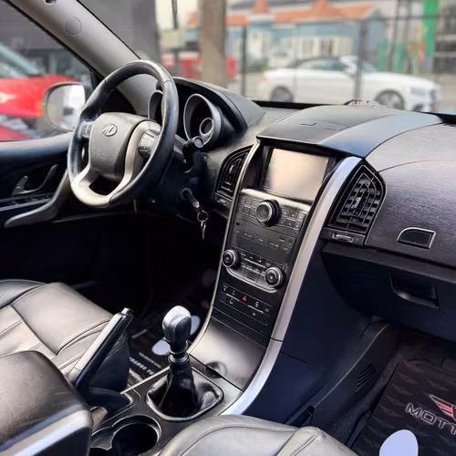 MAHINDRA XUV500 - Imagen 9