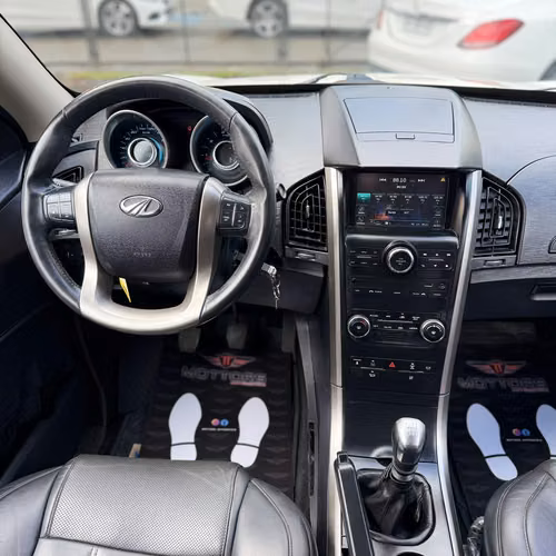 MAHINDRA XUV500 - Imagen 8