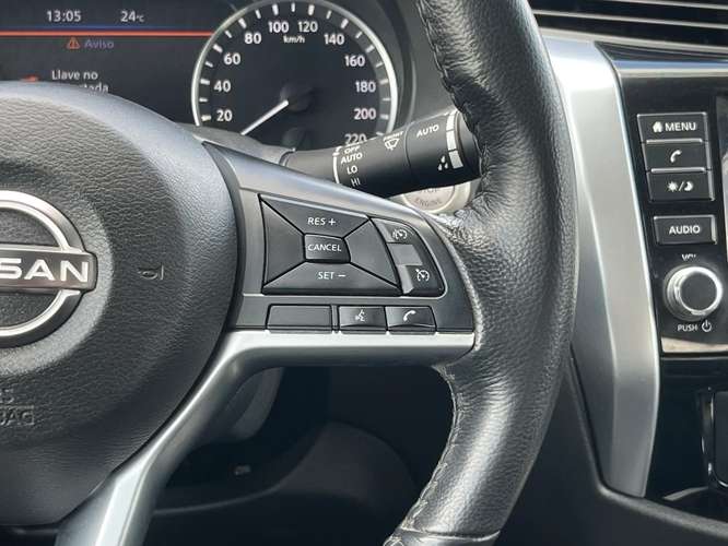 Nissan Navara 2.3D PLATINUM DIESEL 4X4 DOB.CAB. MT 4P 2023 - Imagen 17