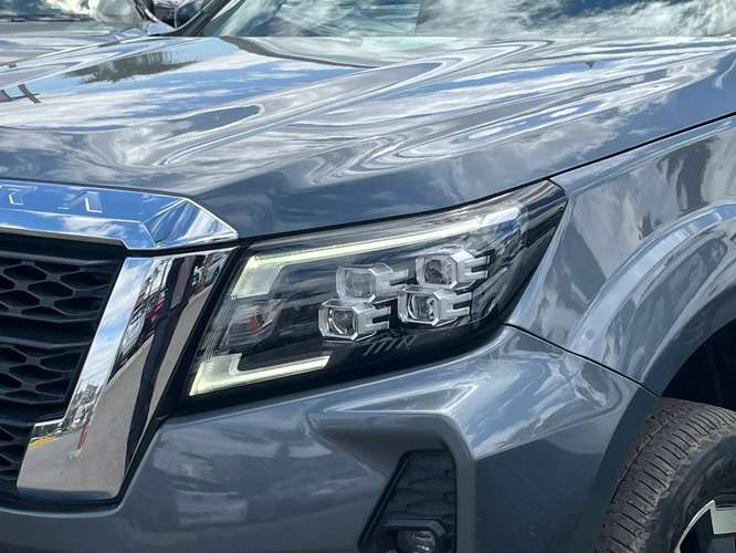 Nissan Navara 2.3D PLATINUM DIESEL 4X4 DOB.CAB. MT 4P 2023 - Imagen 10