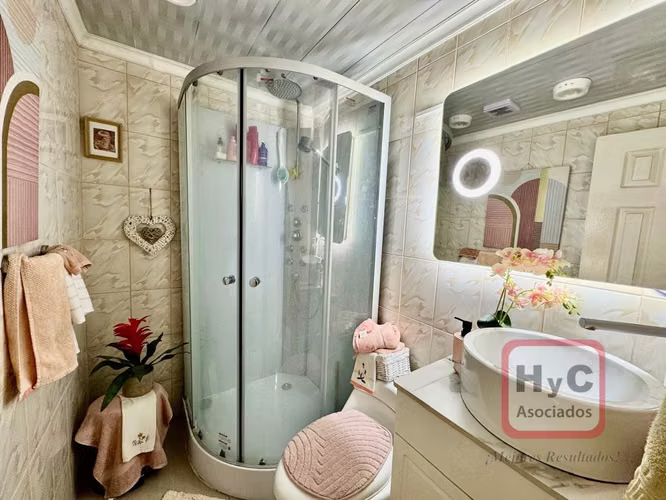 Amplia Casa 3D+1B+1E + Depto. Interior - Sector Residencial - Imagen 5