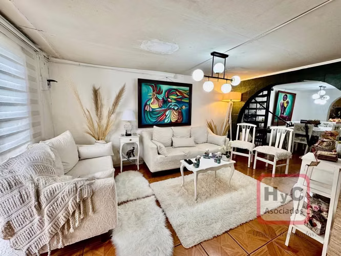 Amplia Casa 3D+1B+1E + Depto. Interior - Sector Residencial