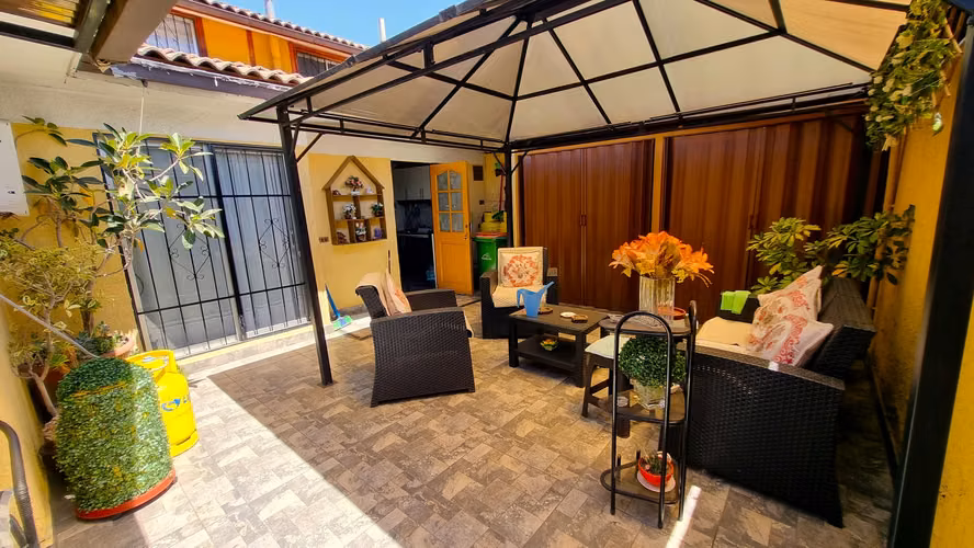 Maravillosa casa en Av. México entre Av. Gabriela Oriente y Valle Central